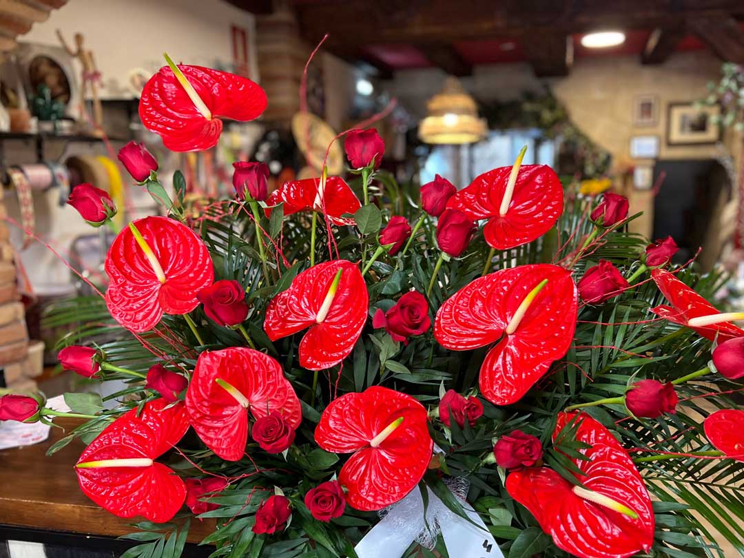 decoracion-flores-frescas-rojas
